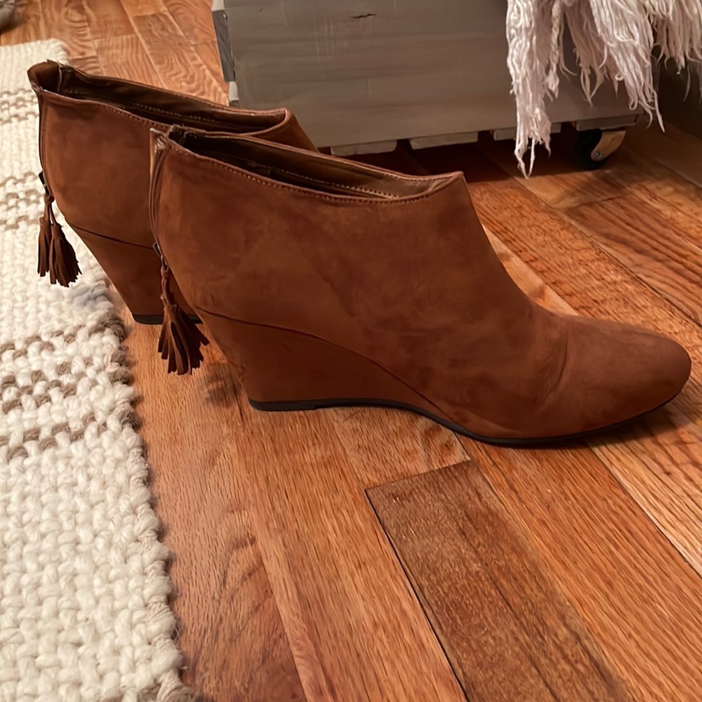 Cognac suede wedge shoe/bootie